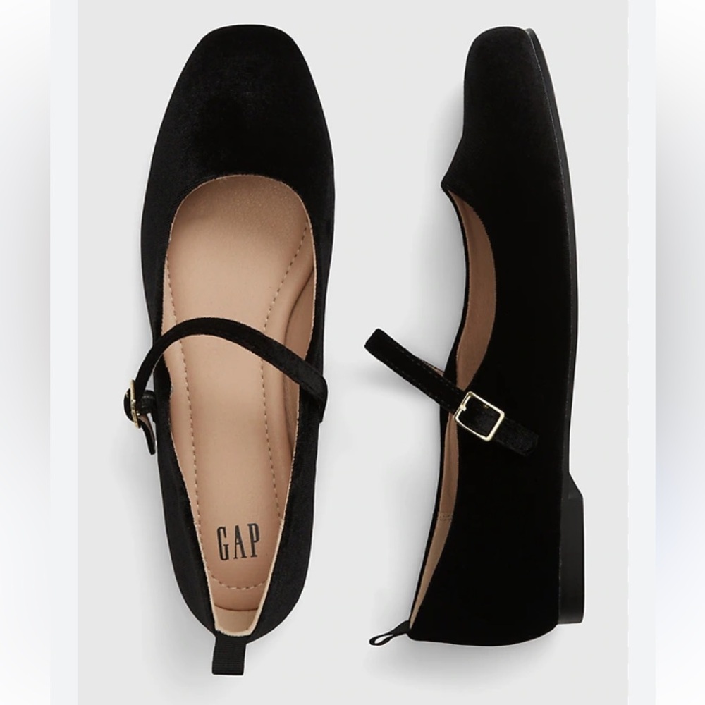 GAP Sold Out Black Velvet Mary Jane Loafers Flats size 7 Preppy Girly Normcore